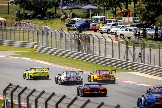 Intercontinental GT Challenge Kyalami 9 Hour 2023 startveld van achteren