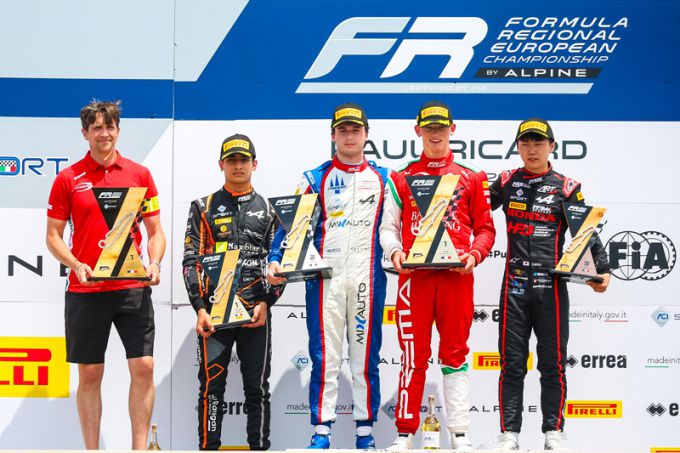 Slater wint Race 1 op Paul Ricard en heroverde de leiding in het kampioenschap in het Formula Regional European Championship by Alpine