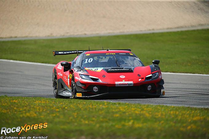 DTM Nürburgring zaterdag 9 augustus 2025 Foto 6 Johann van de Kerkhof Ben Green actie