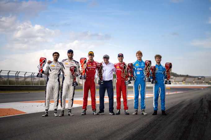 WRT Coureustitel en team titel in Valencia