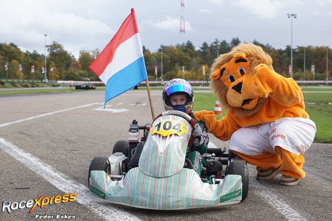 Mik Klinkers kroont zich in debuutseizoen tot Nederlands kampioen karten