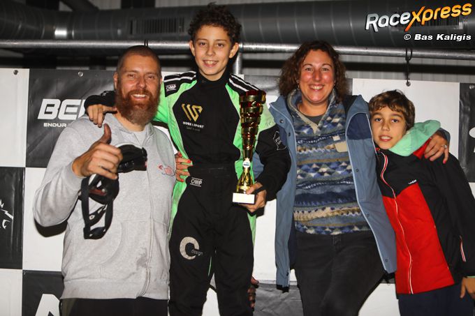 Karttalent Warre Crets grijpt in debuutseizoen de titel na spannende finale