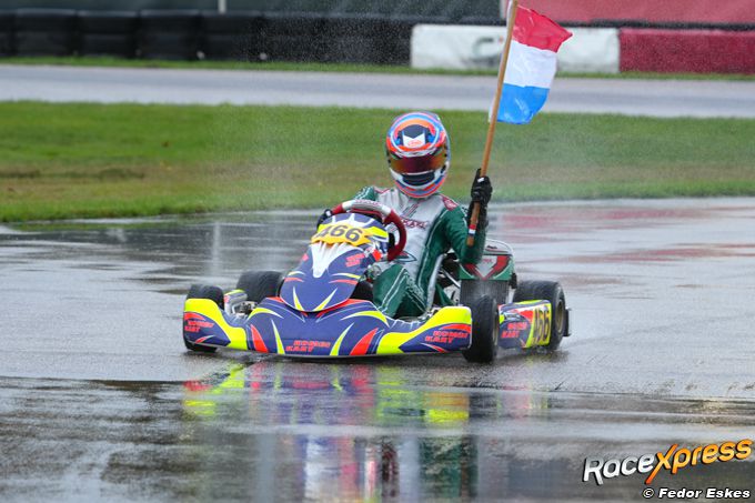 Karttopper Wout Kurstjens met vlag