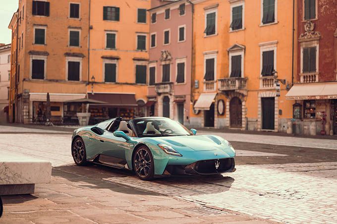 _Maserati_MCPURA_Cielo_AI_Aqua_Rainbow